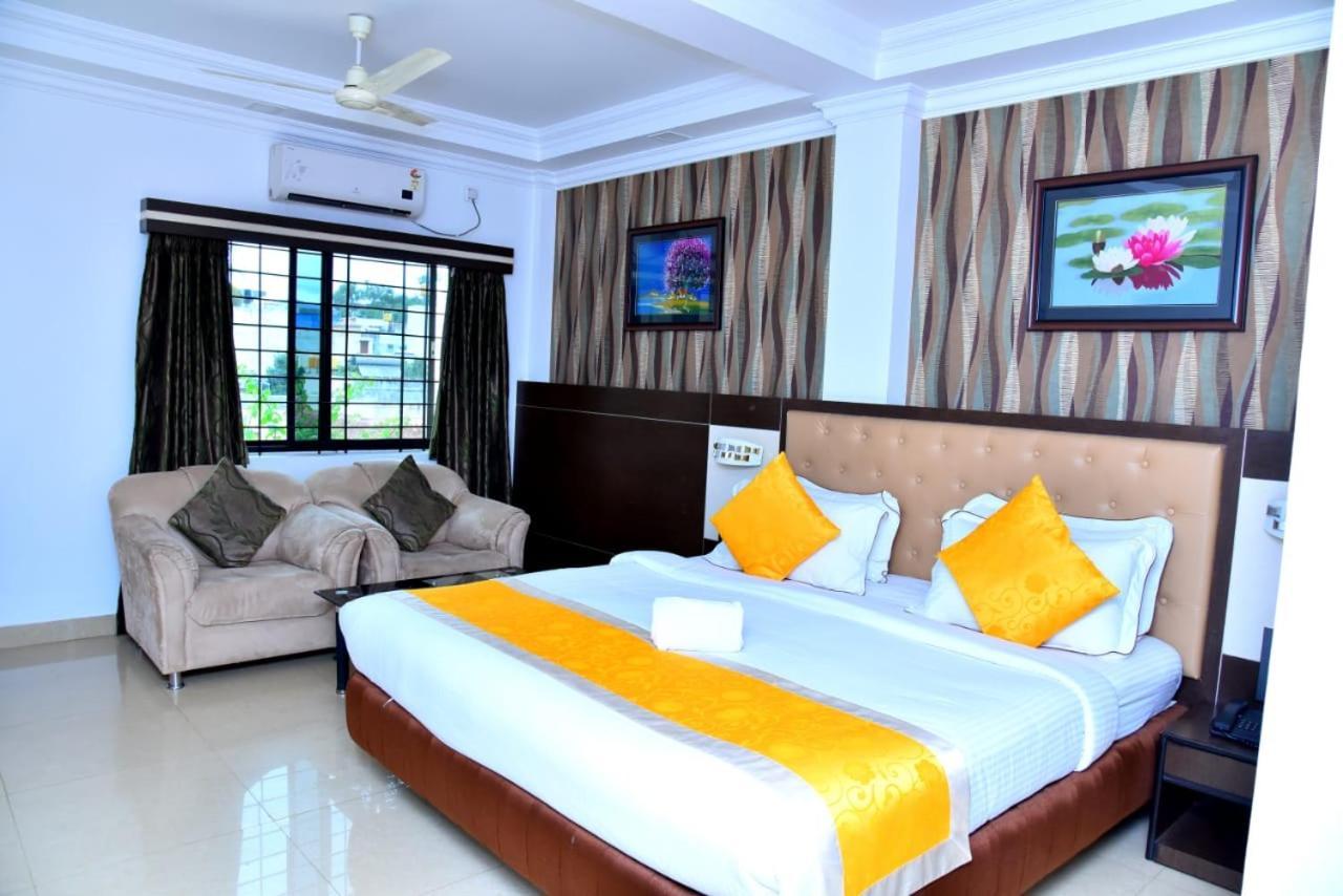 The Grand Krishna Luxury Hotel Чикмагалур Экстерьер фото